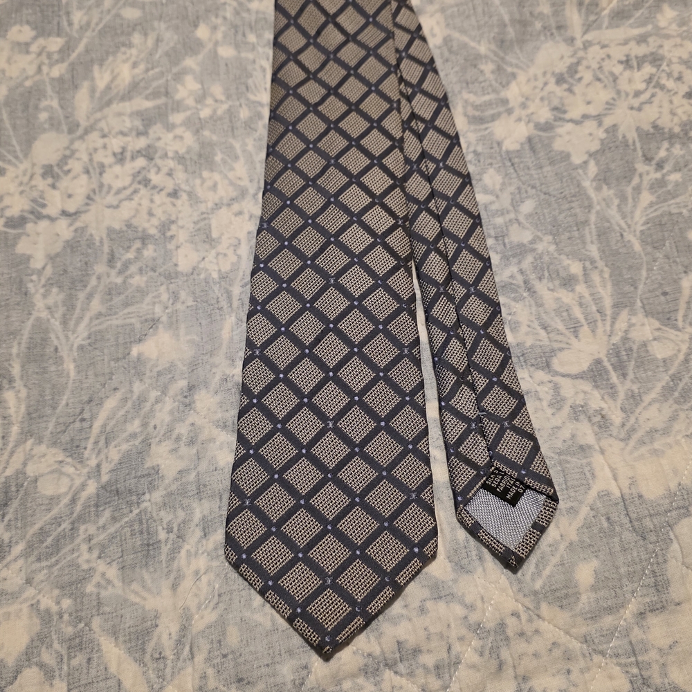 CHANEL Navy and Cream Geometric Tie